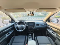 2021 Mitsubishi Outlander 2.0L 2WD 5-seat, белый — фото 6