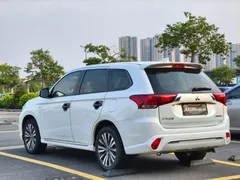 2021 Mitsubishi Outlander 2.0L 2WD 5-seat, белый — фото 8