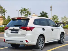 2021 Mitsubishi Outlander 2.0L 2WD 5-seat, белый — фото 10