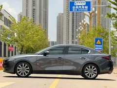 2022 Mazda Mazda3 2.0L AT — фото 3