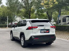 2022 Toyota RAV4 2.0L CVT 2WD Urban, белый — фото 3
