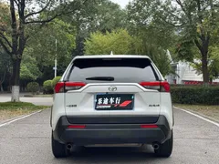 2022 Toyota RAV4 2.0L CVT 2WD Urban, белый — фото 4