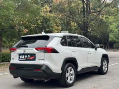 2022 Toyota RAV4 2.0L CVT 2WD Urban, белый — фото 5