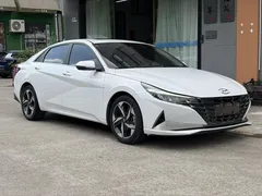2022 Hyundai Elantra 1.5L CVT LUX Premium, белый — фото 3