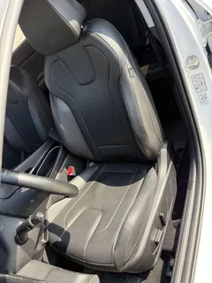 2022 Hyundai Elantra 1.5L CVT LUX Premium, белый — фото 5