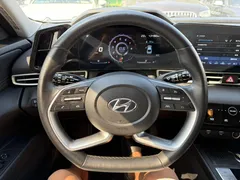 2022 Hyundai Elantra 1.5L CVT LUX Premium, белый — фото 12