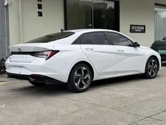 2022 Hyundai Elantra 1.5L CVT LUX Premium, белый — фото 19
