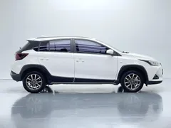 2022 Toyota Yaris L Zhixuan X 1.5L CVT Luxury Plus, белый — фото 8