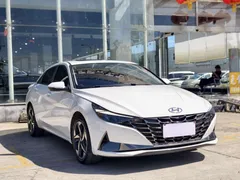 2022 Hyundai Elantra 1.5L CVT LUX Premium, белый — фото 3