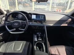 2022 Hyundai Elantra 1.5L CVT LUX Premium, белый — фото 4