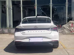 2022 Hyundai Elantra 1.5L CVT LUX Premium, белый — фото 14
