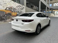 2021 Mazda Mazda3 2.0L AT, белый — фото 7