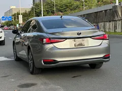 2022 Lexus ES 200 Excellence — фото 4