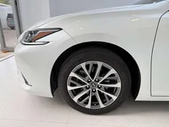 2022 Lexus ES 200 Excellence, белый — фото 9