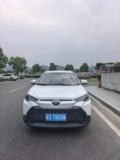2023 Toyota Frontlander 2.0L CVT Leading, белый — фото 3