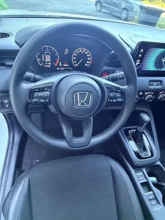 2023 Honda Vezel 1.5L CVT Tech, белый — фото 15