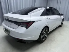 2022 Hyundai Elantra 1.5L CVT LUX Premium, белый — фото 4