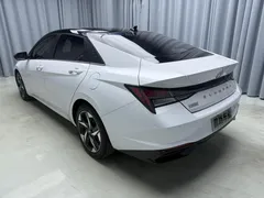 2022 Hyundai Elantra 1.5L CVT LUX Premium, белый — фото 6