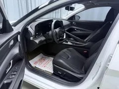 2022 Hyundai Elantra 1.5L CVT LUX Premium, белый — фото 7