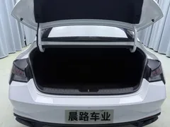 2022 Hyundai Elantra 1.5L CVT LUX Premium, белый — фото 9