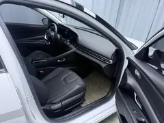 2022 Hyundai Elantra 1.5L CVT LUX Premium, белый — фото 10