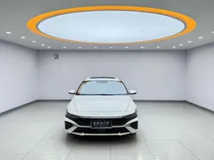 2023 Hyundai Elantra 1.5L CVT LUX Premium, белый — фото 2