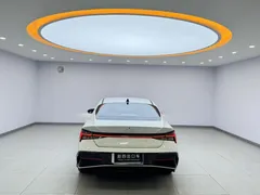 2023 Hyundai Elantra 1.5L CVT LUX Premium, белый — фото 5