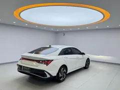 2023 Hyundai Elantra 1.5L CVT LUX Premium, белый — фото 6
