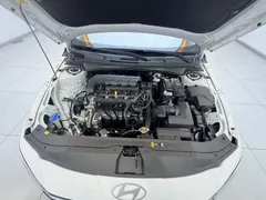 2023 Hyundai Elantra 1.5L CVT LUX Premium, белый — фото 8