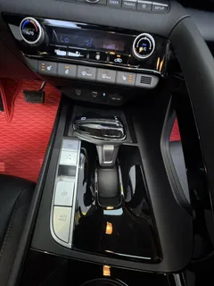 2023 Hyundai Elantra 1.5L CVT LUX Premium, белый — фото 20