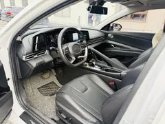 2022 Hyundai Elantra 1.5L CVT LUX Premium, белый — фото 4