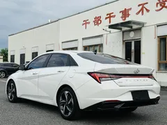 2022 Hyundai Elantra 1.5L CVT LUX Premium, белый — фото 8