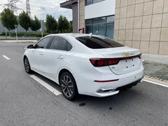 2021 Kia Cerato 1.5L IVT Fashion, белый — фото 7