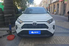 2023 Toyota RAV4 2.0L CVT 2WD, белый — фото 2
