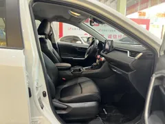 2022 Toyota RAV4 2.0L CVT 2WD Urban, белый — фото 21