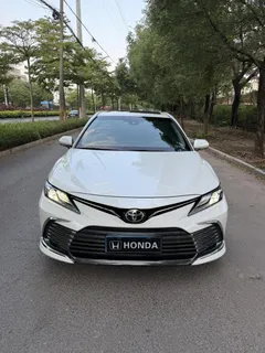 2021 Toyota Camry 2.0G Luxury, белый — фото 2