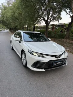 2021 Toyota Camry 2.0G Luxury, белый — фото 3
