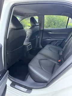 2021 Toyota Camry 2.0G Luxury, белый — фото 10