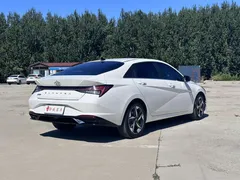 2022 Hyundai Elantra 1.5L CVT LUX Premium, белый — фото 6