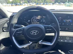 2022 Hyundai Elantra 1.5L CVT LUX Premium, белый — фото 9