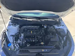 2022 Hyundai Elantra 1.5L CVT LUX Premium, белый — фото 23