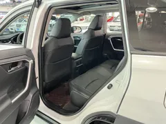 2021 Toyota RAV4 2.0L CVT 4WD Premium, белый — фото 10