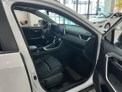 2021 Toyota RAV4 2.0L CVT 4WD Premium, белый — фото 11