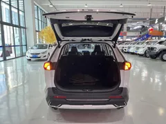 2021 Toyota RAV4 2.0L CVT 4WD Premium, белый — фото 12