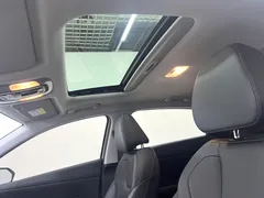 2023 Hyundai Elantra 1.5L CVT LUX Premium, белый — фото 5