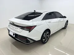 2023 Hyundai Elantra 1.5L CVT LUX Premium, белый — фото 11