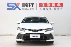 2021 Toyota Camry 2.0G Luxury, белый — фото 2