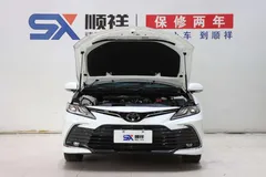 2021 Toyota Camry 2.0G Luxury, белый — фото 17
