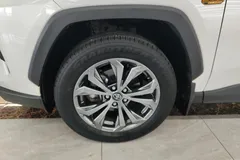 2023 Toyota RAV4 2.0L CVT 2WD 20th Anniversary Platinum, белый — фото 5