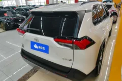 2023 Toyota RAV4 2.0L CVT 2WD 20th Anniversary Platinum, белый — фото 9